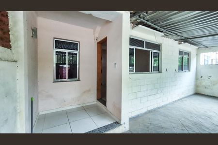 Apartamento à venda com 98m², 2 quartos e 1 vaga Apartamento à venda com 98m², 2 quartos e 1 vagaEntrada da casa da garagem