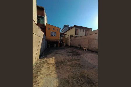 Casa à venda com 240m², 2 quartos e 4 vagas