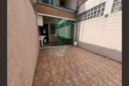 Casa à venda com 106m², 2 quartos e 2 vagas
