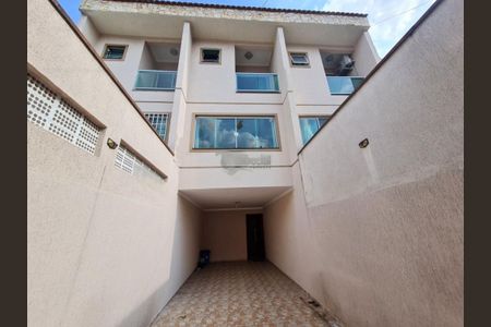 Casa à venda com 106m², 2 quartos e 2 vagas