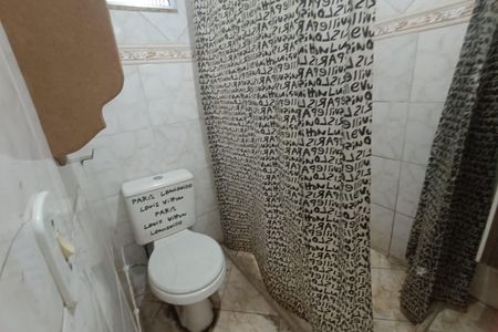 Banheiro de apartamento para alugar com 2 quartos, 70m² em Parque Duque, Duque de Caxias
