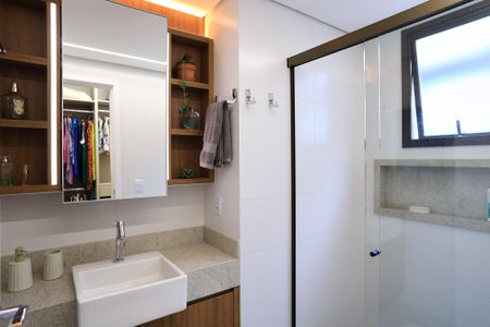 Apartamento para alugar com 150m², 2 quartos e 2 vagas Apartamento para alugar com 150m², 2 quartos e 2 vagasBanheiro da Suíte