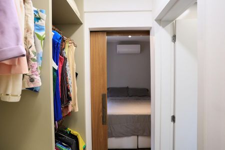 Apartamento para alugar com 150m², 2 quartos e 2 vagas Apartamento para alugar com 150m², 2 quartos e 2 vagasCloset da suíte