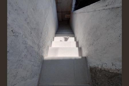 Casa para alugar com 60m², 3 quartos e sem vaga Casa para alugar com 60m², 3 quartos e sem vagaEscada