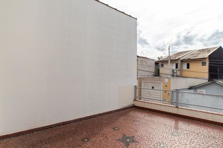Casa à venda com 184m², 3 quartos e 1 vaga Casa à venda com 184m², 3 quartos e 1 vagaSala - Varanda