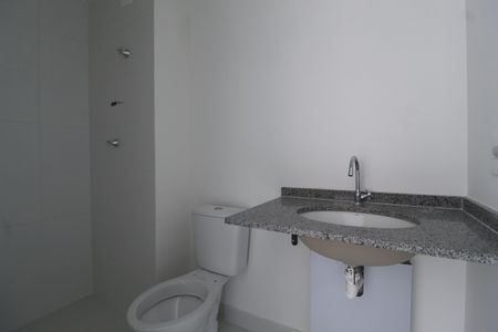 Banheiro da Suíte de kitnet/studio à venda com 1 quarto, 24m² em Vila Nova Conceição, São Paulo