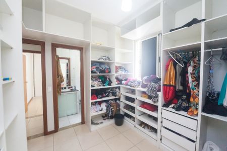 Apartamento para alugar com 200m², 3 quartos e 2 vagasCloset da suíte