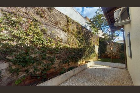 Casa de condomínio para alugar com 180m², 3 quartos e 2 vagas