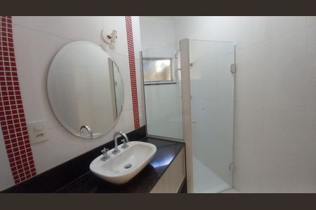 Casa de condomínio para alugar com 180m², 3 quartos e 2 vagas