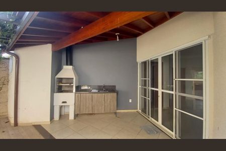 Casa de condomínio para alugar com 180m², 3 quartos e 2 vagas