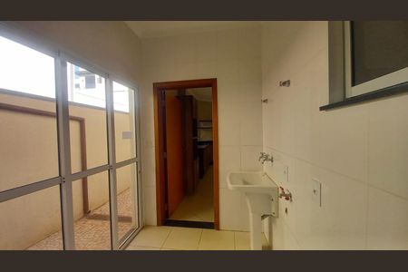 Casa de condomínio para alugar com 180m², 3 quartos e 2 vagas