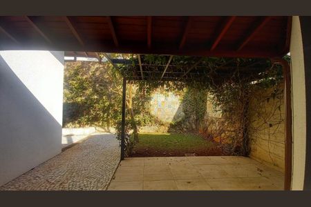 Casa de condomínio para alugar com 180m², 3 quartos e 2 vagas
