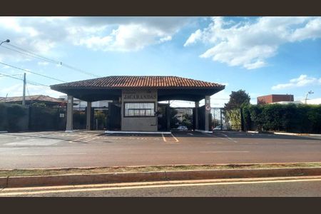 Casa de condomínio para alugar com 180m², 3 quartos e 2 vagas