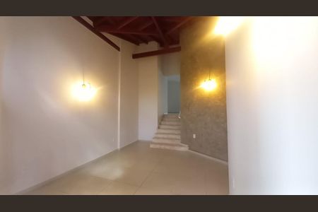 Casa de condomínio para alugar com 180m², 3 quartos e 2 vagas