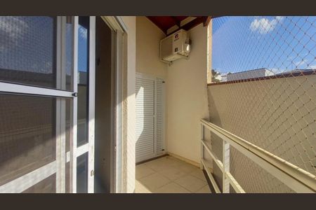 Casa de condomínio para alugar com 180m², 3 quartos e 2 vagas