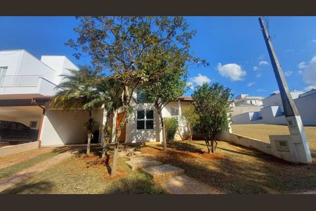 Casa de condomínio para alugar com 180m², 3 quartos e 2 vagas