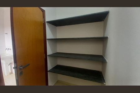 Casa de condomínio para alugar com 180m², 3 quartos e 2 vagas