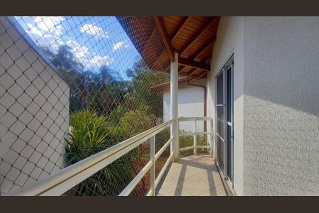 Casa de condomínio para alugar com 180m², 3 quartos e 2 vagas