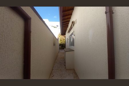 Casa de condomínio para alugar com 180m², 3 quartos e 2 vagas
