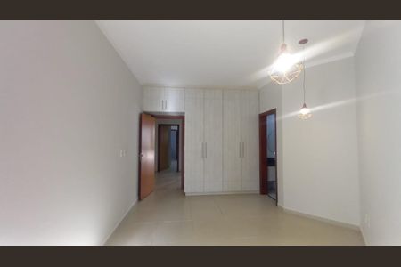 Casa de condomínio para alugar com 180m², 3 quartos e 2 vagas