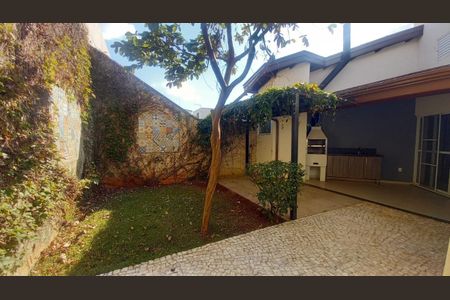 Casa de condomínio para alugar com 180m², 3 quartos e 2 vagas