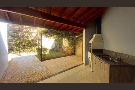 Casa de condomínio para alugar com 180m², 3 quartos e 2 vagas