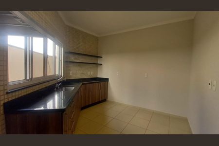 Casa de condomínio para alugar com 180m², 3 quartos e 2 vagas