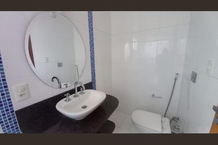 Casa de condomínio para alugar com 180m², 3 quartos e 2 vagas