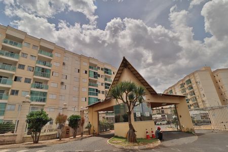 Apartamento para alugar com 55m², 2 quartos e 1 vagaFachada e portaria