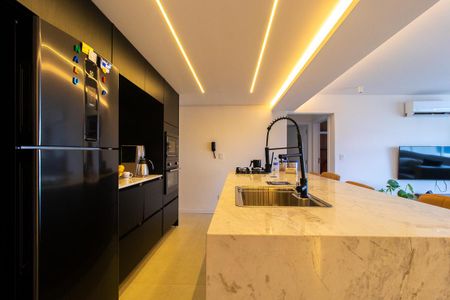 Cozinha - Armários de apartamento para alugar com 3 quartos, 187m² em Água Verde, Curitiba