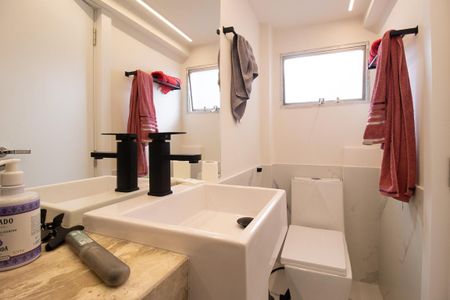 Apartamento para alugar com 187m², 3 quartos e 2 vagas Apartamento para alugar com 187m², 3 quartos e 2 vagasBanheiro da Suíte 2