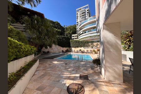 Apartamento à venda com 750m², 5 quartos e 4 vagas Apartamento à venda com 750m², 5 quartos e 4 vagasÁrea comum - Piscina
