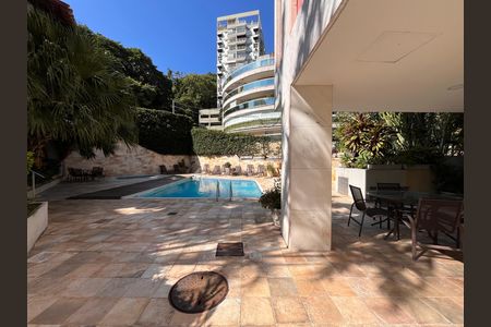 Apartamento à venda com 750m², 5 quartos e 4 vagas Apartamento à venda com 750m², 5 quartos e 4 vagasÁrea comum - Piscina