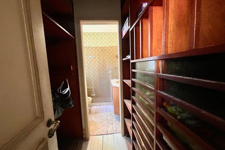 Apartamento à venda com 750m², 5 quartos e 4 vagas Apartamento à venda com 750m², 5 quartos e 4 vagasCloset da Suite 3
