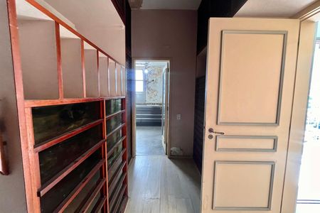 Apartamento à venda com 750m², 5 quartos e 4 vagas Apartamento à venda com 750m², 5 quartos e 4 vagasCloset Suite 2