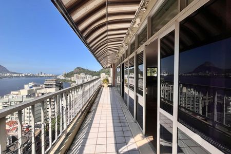 Apartamento à venda com 750m², 5 quartos e 4 vagas Apartamento à venda com 750m², 5 quartos e 4 vagasVaranda
