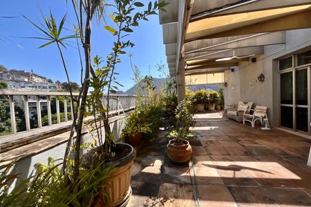 Apartamento à venda com 750m², 5 quartos e 4 vagas Apartamento à venda com 750m², 5 quartos e 4 vagasCobertura