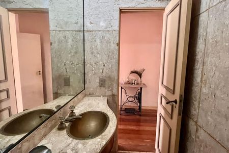Apartamento à venda com 750m², 5 quartos e 4 vagas Apartamento à venda com 750m², 5 quartos e 4 vagasLavabo