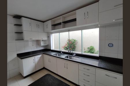 Cozinha de casa para alugar com 5 quartos, 500m² em Jardim Karaíba, Uberlândia