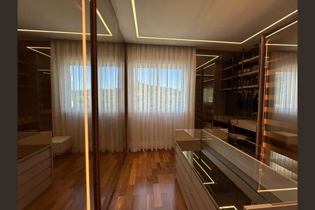 Apartamento à venda com 284m², 3 quartos e 5 vagas Apartamento à venda com 284m², 3 quartos e 5 vagasCloset da suíte 1