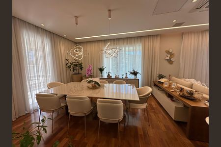 Apartamento à venda com 284m², 3 quartos e 5 vagas Apartamento à venda com 284m², 3 quartos e 5 vagasSala de Jantar