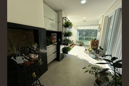 Apartamento à venda com 284m², 3 quartos e 5 vagas Apartamento à venda com 284m², 3 quartos e 5 vagasChurrasqueira