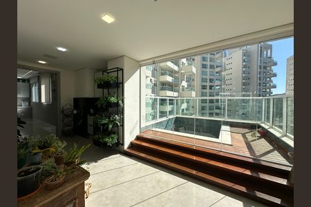 Apartamento à venda com 284m², 3 quartos e 5 vagas Apartamento à venda com 284m², 3 quartos e 5 vagasPiscina