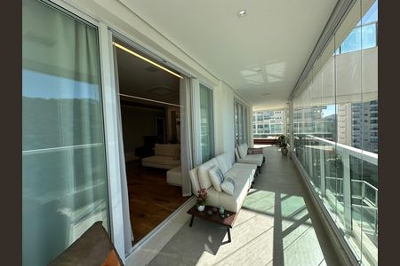 Apartamento à venda com 284m², 3 quartos e 5 vagas Apartamento à venda com 284m², 3 quartos e 5 vagasVaranda da Sala