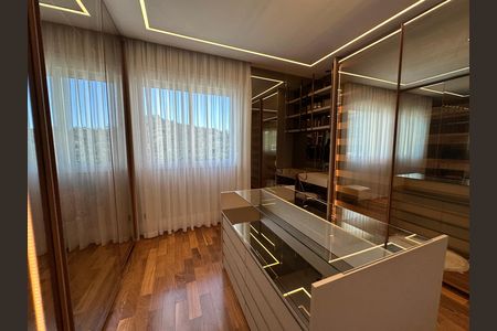 Apartamento à venda com 284m², 3 quartos e 5 vagas Apartamento à venda com 284m², 3 quartos e 5 vagasCloset da suíte 1