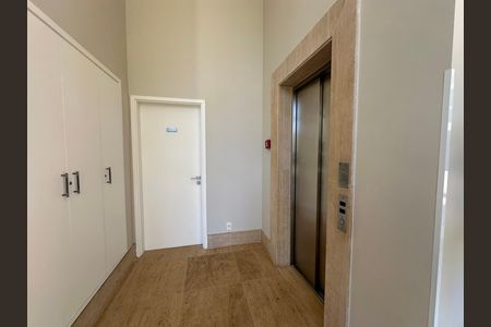 Apartamento à venda com 284m², 3 quartos e 5 vagas Apartamento à venda com 284m², 3 quartos e 5 vagasElevador