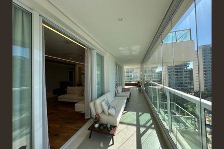 Apartamento à venda com 284m², 3 quartos e 5 vagas Apartamento à venda com 284m², 3 quartos e 5 vagasVaranda da Sala