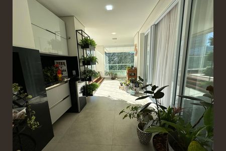 Apartamento à venda com 284m², 3 quartos e 5 vagas Apartamento à venda com 284m², 3 quartos e 5 vagasChurrasqueira