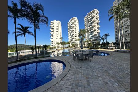 Apartamento à venda com 284m², 3 quartos e 5 vagas Apartamento à venda com 284m², 3 quartos e 5 vagasÁrea comum - Piscina