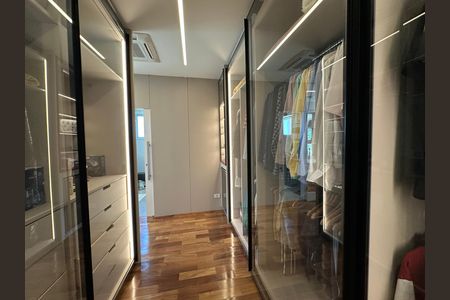 Apartamento à venda com 284m², 3 quartos e 5 vagas Apartamento à venda com 284m², 3 quartos e 5 vagasCloset da suíte 1